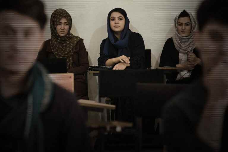 Afghanistan |  Online courses for female students under the noses of the Taliban