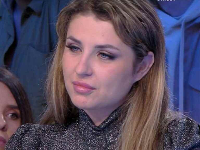 Amandine Pellissard tackles Raymond live in “TPMP”