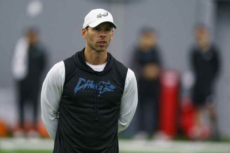 Arizona Cardinals |  Eagles defensive coordinator Jonathan Gannon becomes head coach