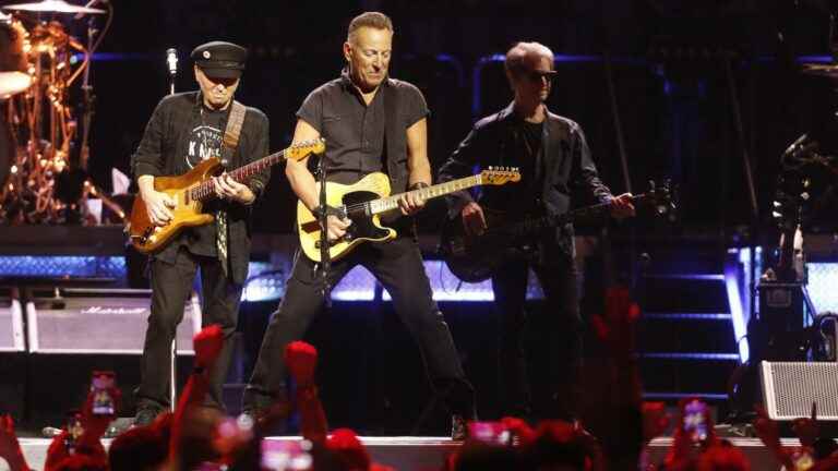 Bruce Springsteen in Olympic form as he kicks off his international tour