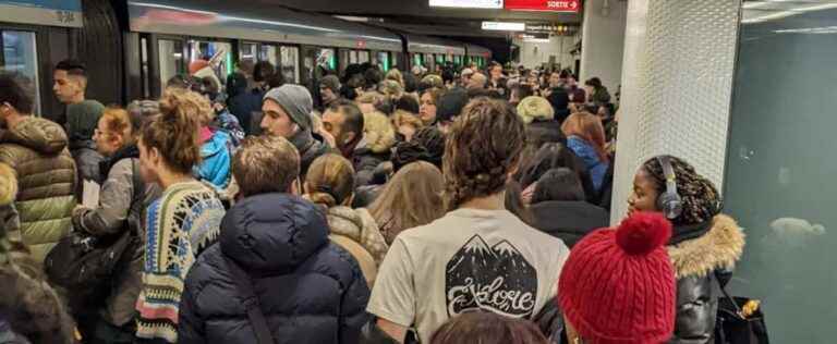 Cayenne pepper forces the interruption of the metro in the middle of rush hour