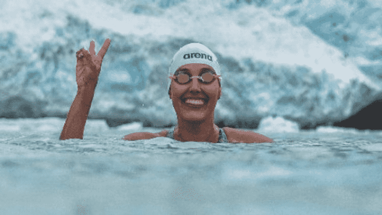 Chilean swimmer Barbara Hernandez breaks the record for the longest swim in Antarctica and warns of the fragility of the South Pole