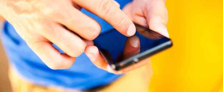 Compulsive texting and scrolling could distort your thumb