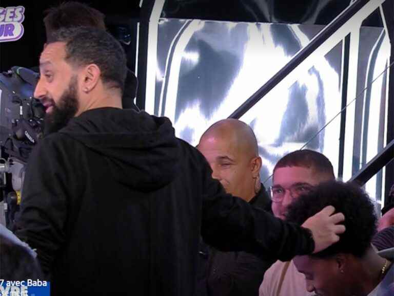 Cyril Hanouna touches the afro hair of a spectator and makes an odious comparison … skid live in “TPMP”