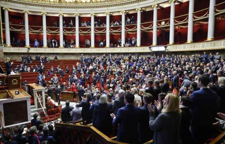 Debates on pension reform in France end in confusion