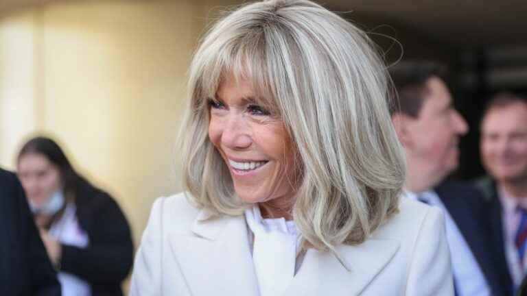 EDITORIAL.  More or less discreetly, Brigitte Macron plays politics