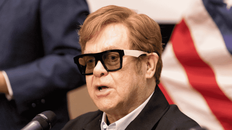 Elton John announces funding for AIDS drop-in centers in Ukraine, without waiting for the end of the war