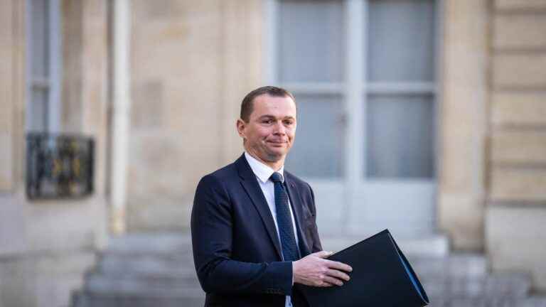 Emmanuel Macron gave his “full support” to the Minister of Labor