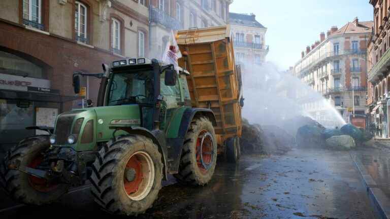 Farmers called to demonstrate in tractors in Paris on Wednesday