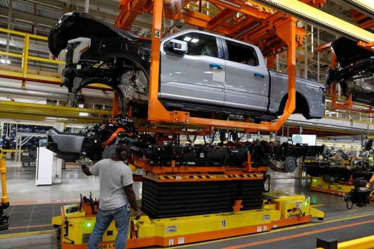 Ford extends F-150 Lightning production shutdown after battery fire