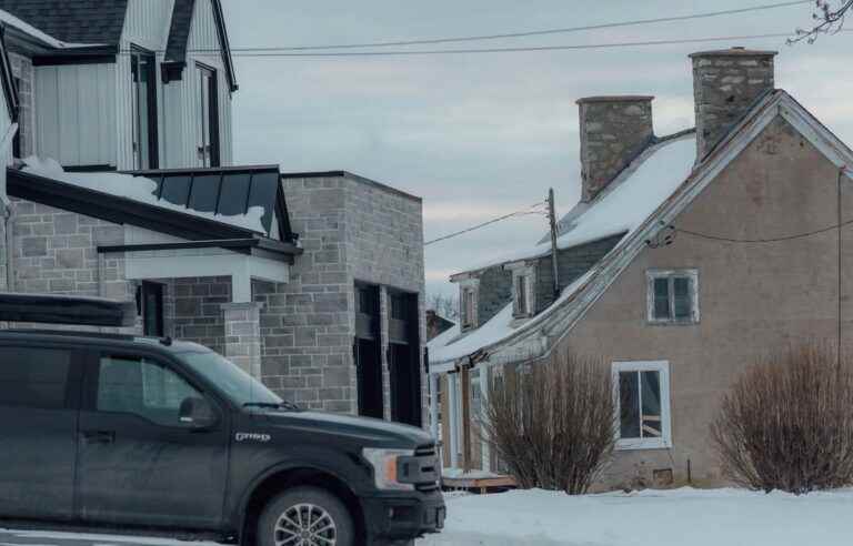 Heritage: Demolition around an abandoned 1694 house