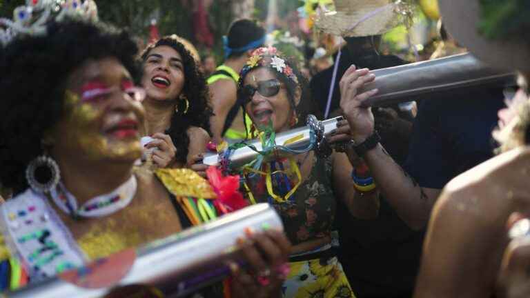 It’s the party in Rio de Janeiro which finds its street carnival, after two years of deprivation due to the Covid