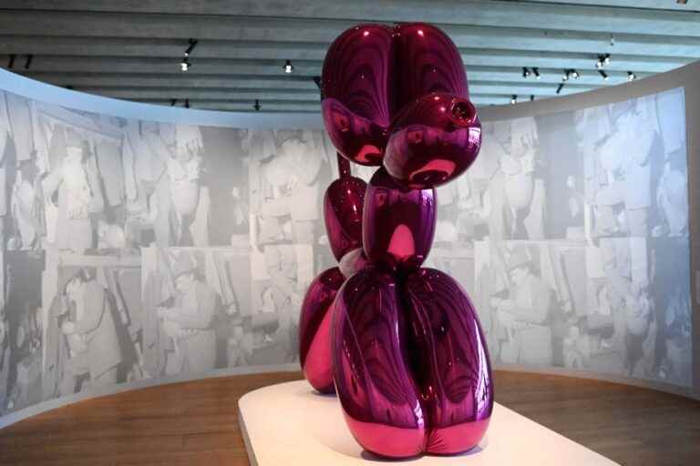 Jeff Koons sculpture accidentally shattered at opening