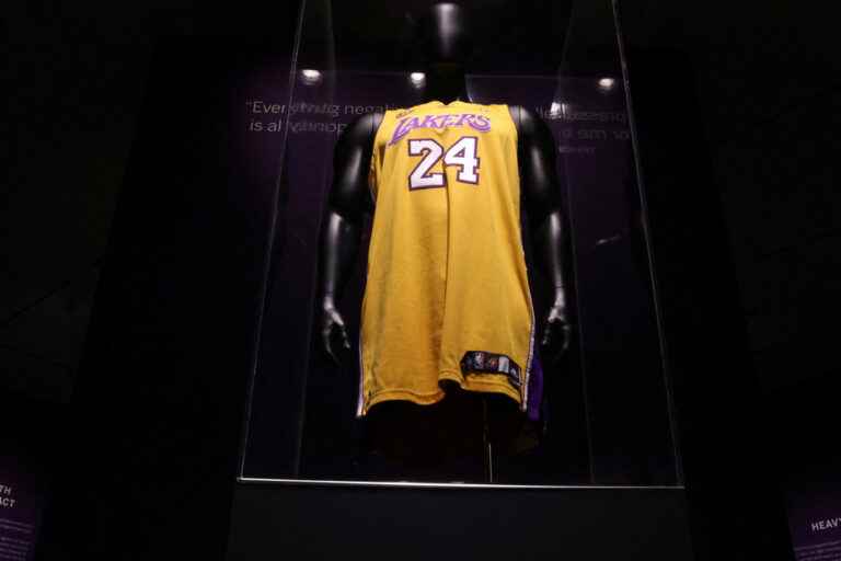 Kobe Bryant jersey sold at auction for 5.8 million