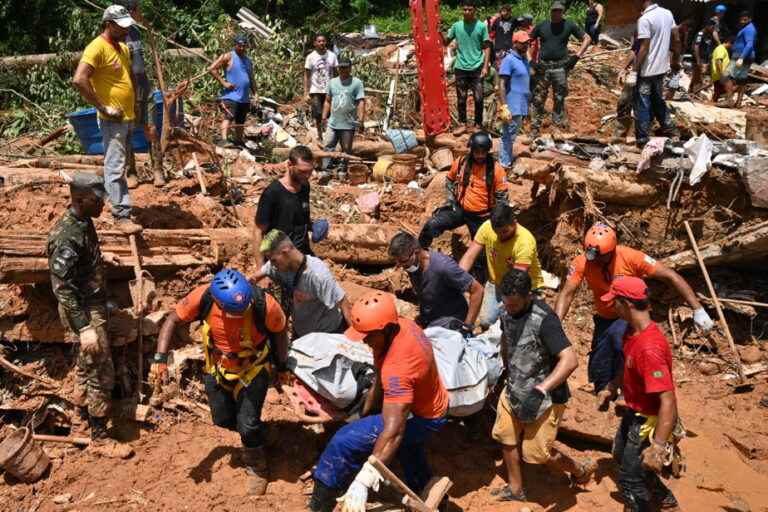 Landslides in Brazil |  Victims mourn their dead after an apocalyptic storm