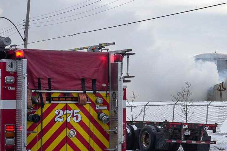 Major fire in a bitumen tank in Montreal East