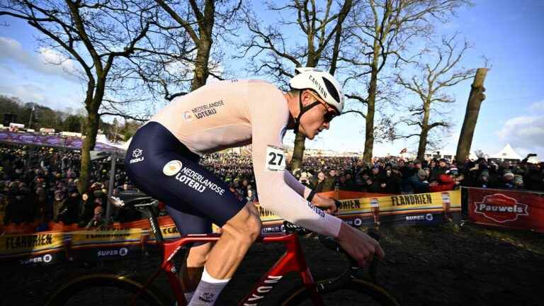 Mathieu van der Poel wins the title of world champion after another legendary duel with Wout van Aert