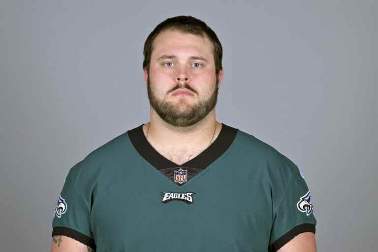 NFL |  Eagles player charged with rape and forcible confinement