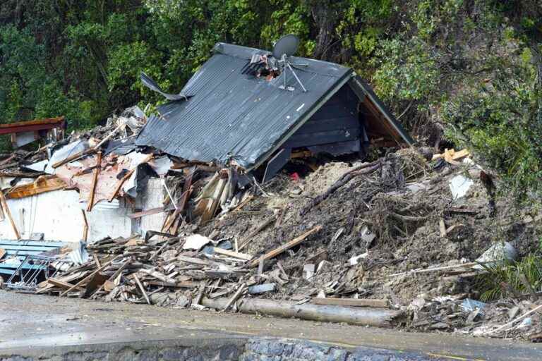 New Zealand |  Tropical storm triggers state of emergency