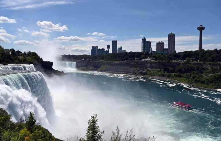 Niagara Falls wants to free its hotels of asylum seekers before tourists arrive