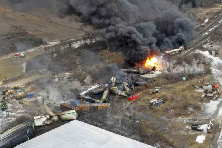 Ohio |  A train carrying a chemical derails and causes a huge fire