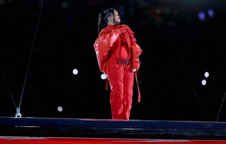 Pregnant, Rihanna continues her success at the halftime of the Super Bowl