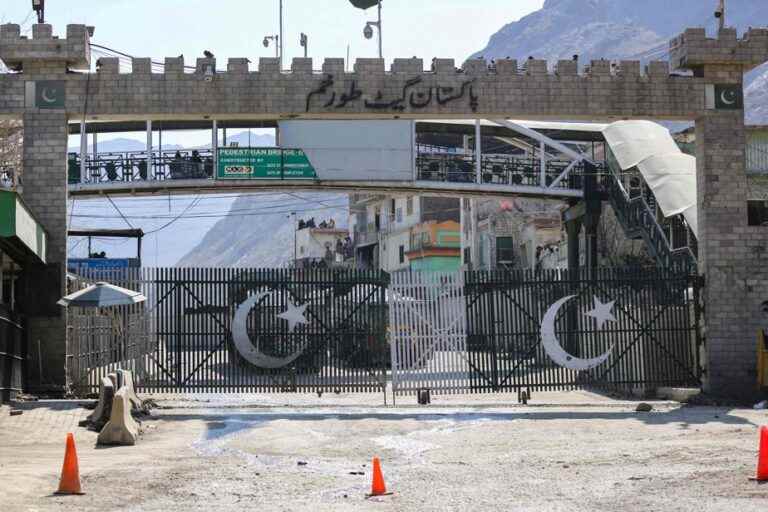 Reopening of the main border crossing between Afghanistan and Pakistan