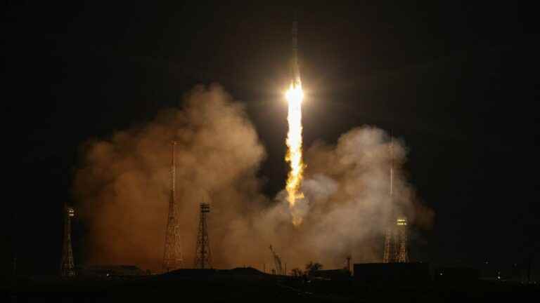 Russian rescue craft lifts off to International Space Station to bring back two stranded cosmonauts and astronaut