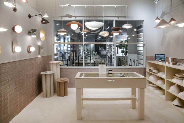 SME Universe |  A lighting store without employees