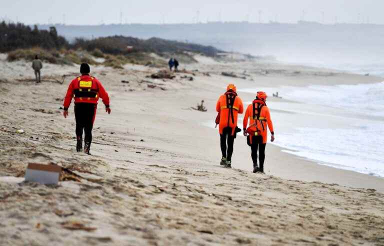 Shipwreck in Italy: corpses of migrants wash up on the coast