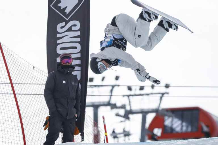 Snowboard World Cup |  Laurie Blouin takes silver in slopestyle