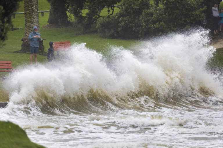 Storm Gabrielle |  Thousands of New Zealanders without electricity