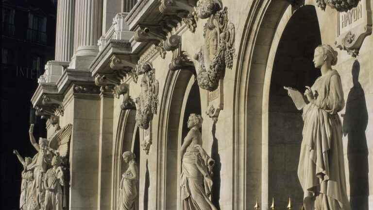 The Opéra Garnier is redoing its facade but remains open to the public