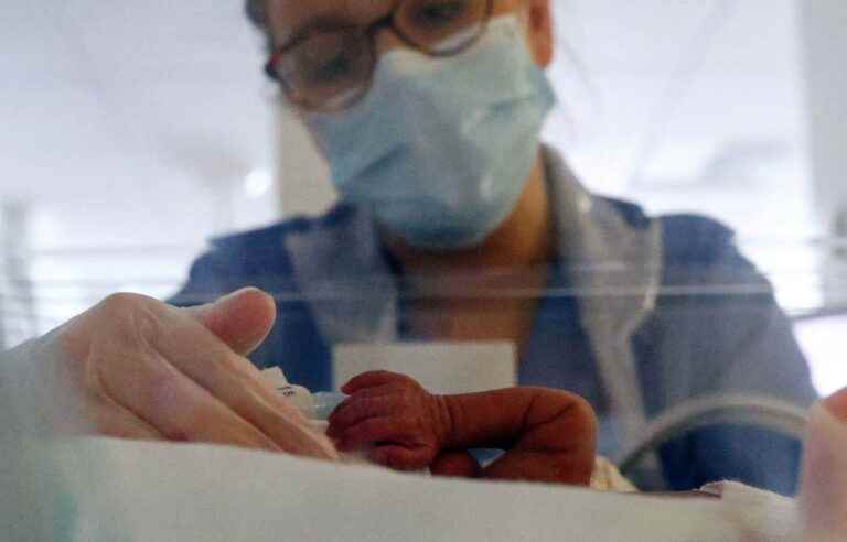 The organization of work influences the survival of very premature babies