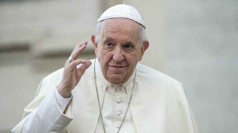 The resignation of a pope “must not become a fashion”, assures Francis