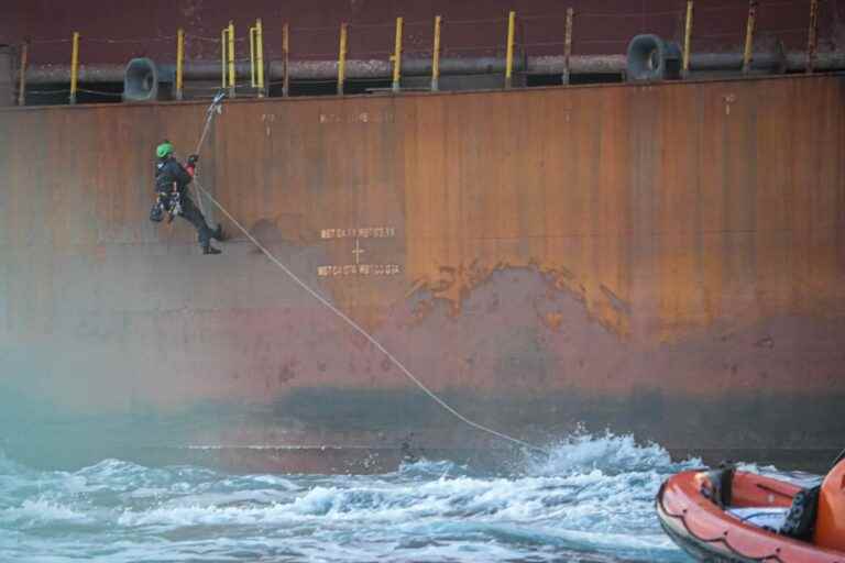 Two more Greenpeace activists on a Shell ship