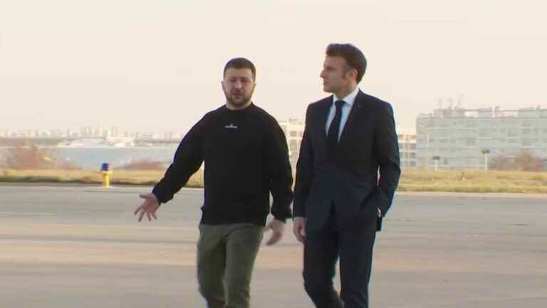 Volodymyr Zelensky makes a surprise visit to Paris