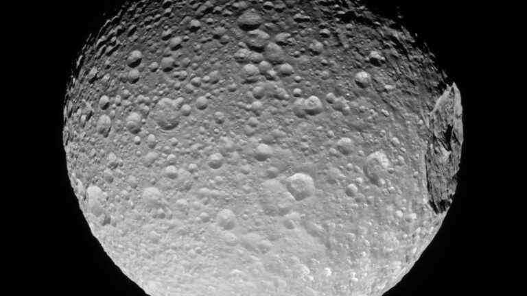 Water spotted on Saturn’s moon