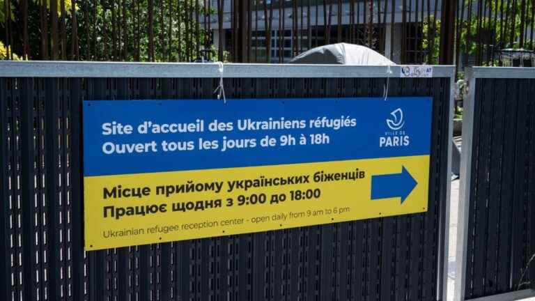 Who are the 115,000 refugees hosted on French soil?