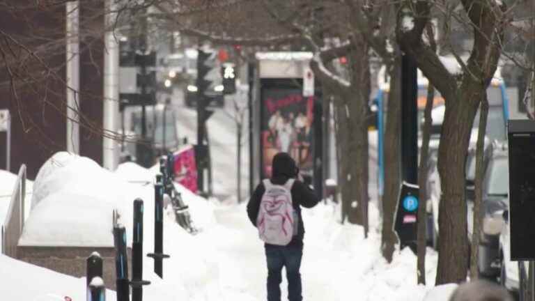 a polar wind is blowing over Canada and the United States