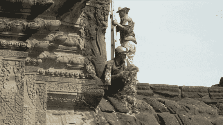 acrobatic gardeners take care of the city of Angkor