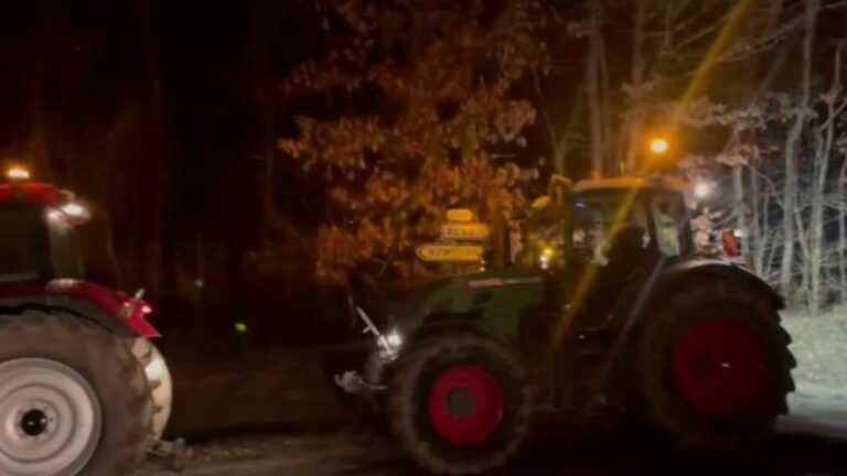 farmers demonstrate in Paris against pesticide restrictions