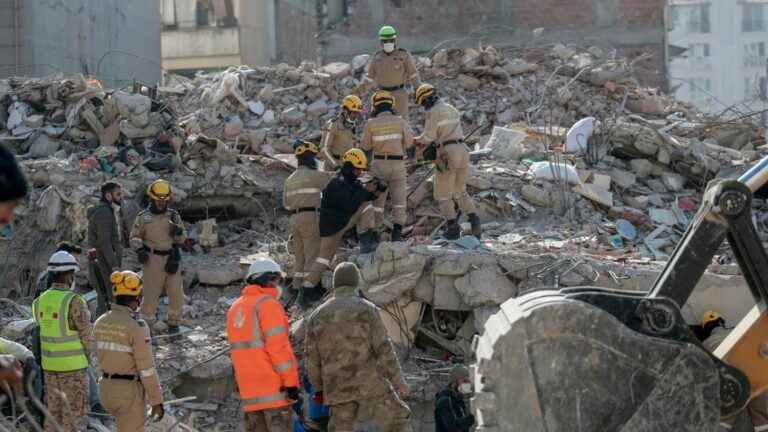 how to explain that some survivors lasted several days under the rubble