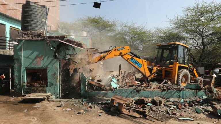 in India, hundreds of families from the capital evicted to clear the way before the next G20 summit