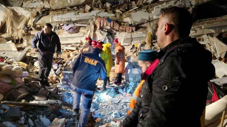 in Turkey, French soldiers in search of victims under the rubble