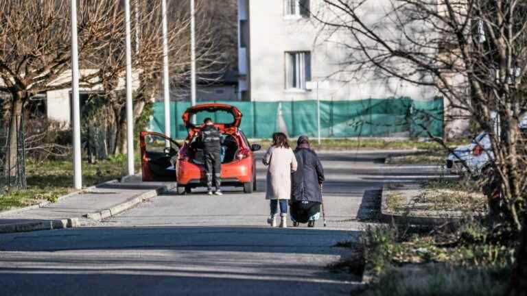 in the neighborhood where the young woman lived, the inhabitants are “devastated”