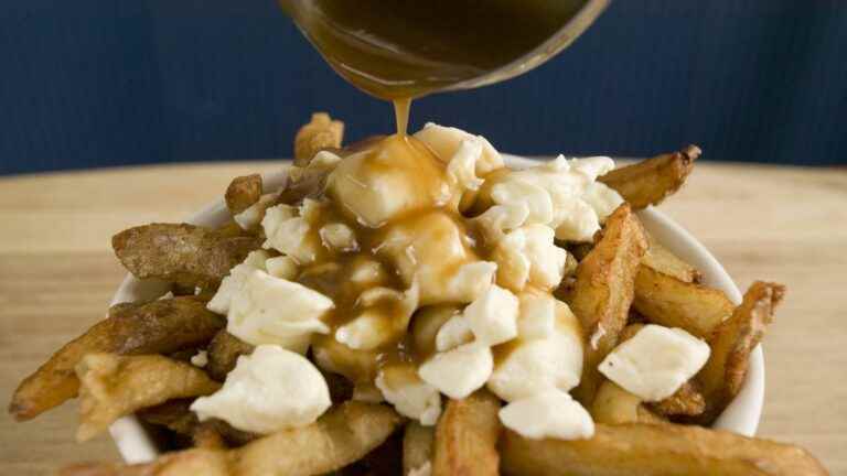 on the occasion of “Poutine week”, we tested the authentic recipe for these cheese fries drizzled with sauce