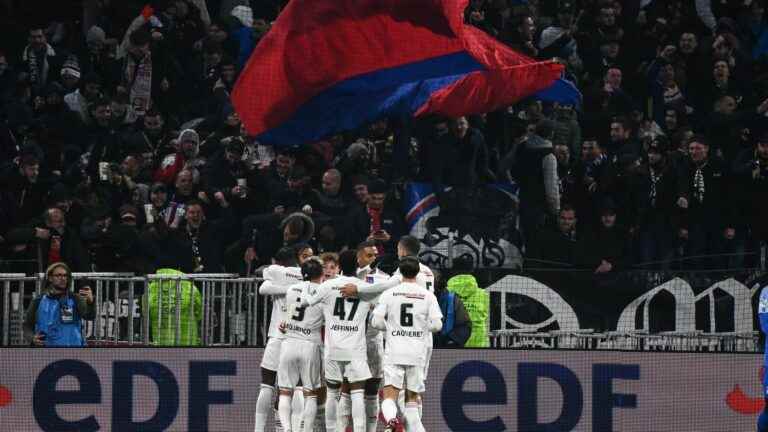 the Lyonnais lead 2-0 at the break.. Follow the quarter-final of the Coupe de France