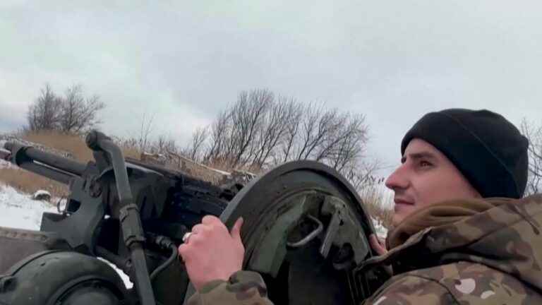 the Ukrainian army waiting for artillery