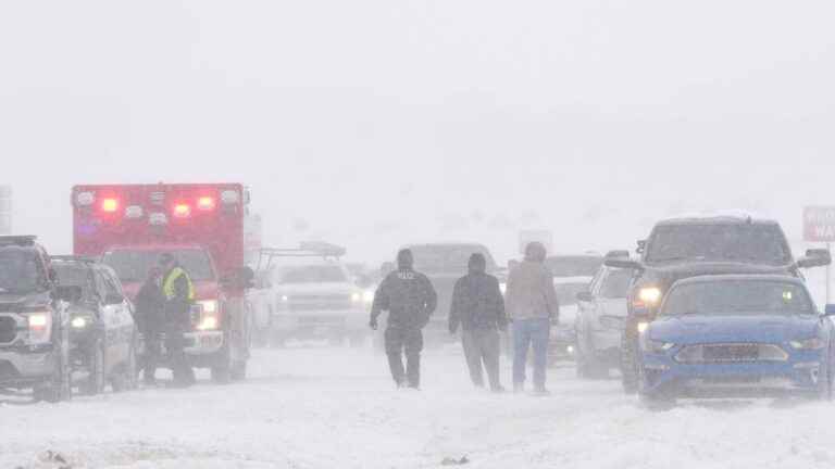 the United States hit by a vast winter storm, approximately 150,000 homes without electricity